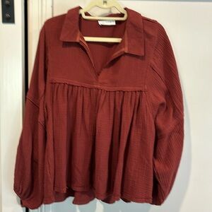 Oversized blousy top. In great shape. Really cute with jean shorts and boots.